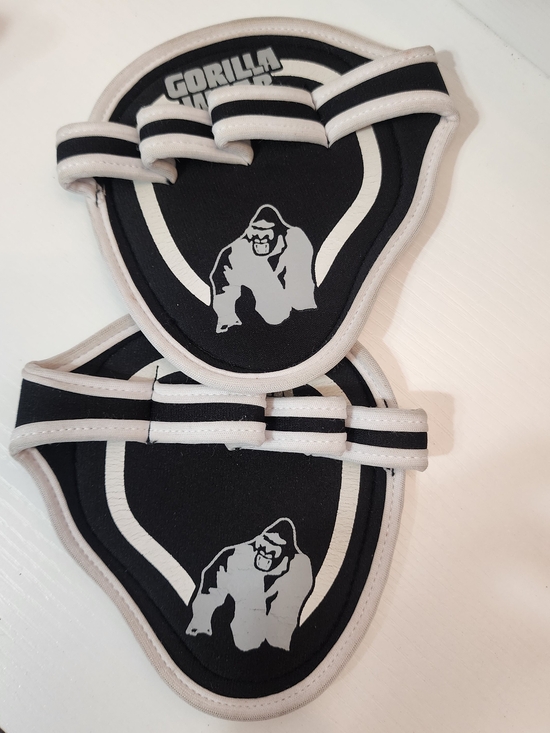GorillaWear Other - Gorilla Wear Black & White Neoprene Grip Lifting Pads